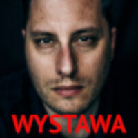 2019.10.01. Zapraszamy na wystawę fotografii Wojciecha Grzędzińskiego pt. „Bliżej domu boli bardziej”. Wernisaż wystawy: 01.10.2019. godz. 18:00 Plac przed Centrum Kultury w Lublinie. Ekspozycja organizowana jest przez Mobilną Galerię Fotografii AOF.